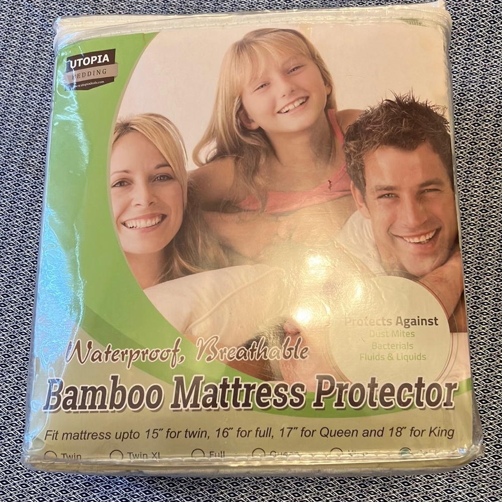 NEW IN ORIGINAL PACKAGING Utopia Bedding Bamboo Mattress Protector-CAL KING